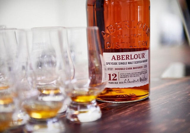 Whisky og fyldte whiskyglass